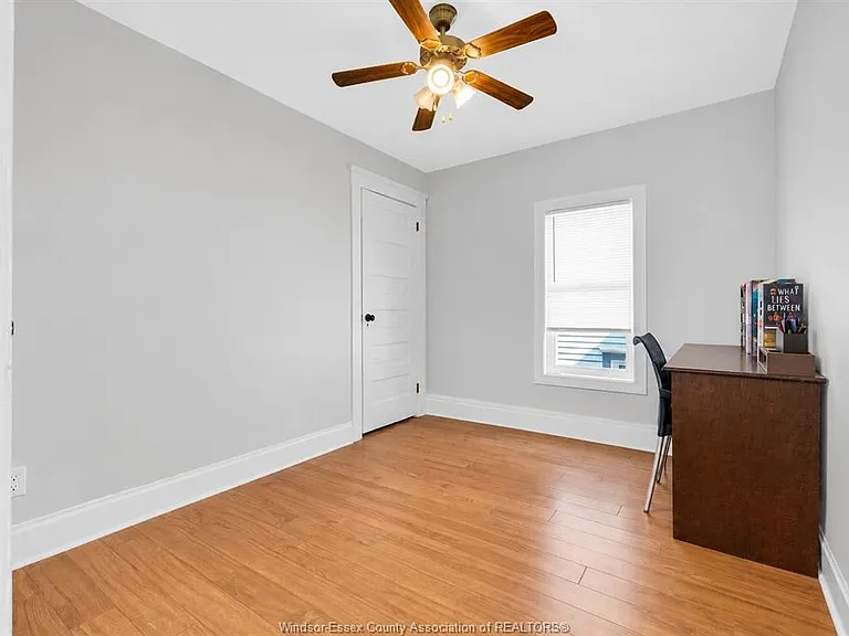 521 Windermere Rd — Photo 17