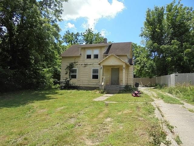 2nd image of 413 E Cherry St