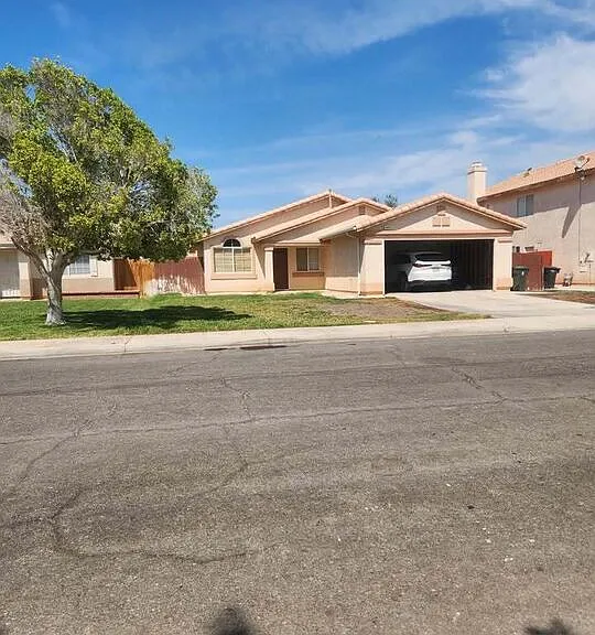 655 Silverwood St — Photo 1
