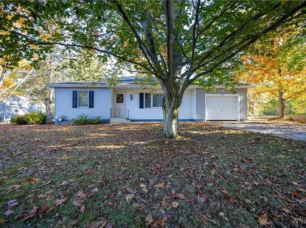 7297 Woodland Dr, Boston, NY 14075