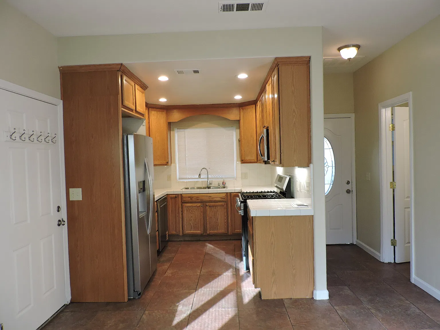 3 bed, 2.5 bath, 1200 sqft, $2,495 — Photo 3