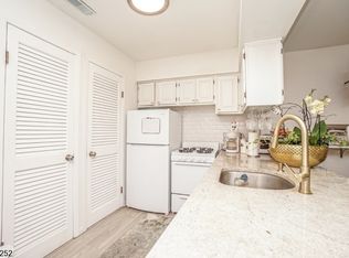 2 Sugar Bowl Ct UNIT 11, Vernon, NJ 07462