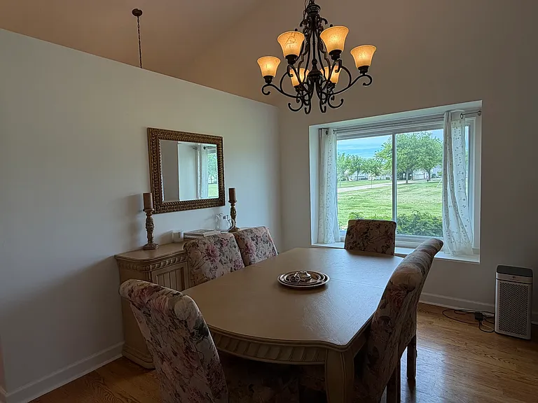 1870 Grosse Pointe Cir — Photo 9