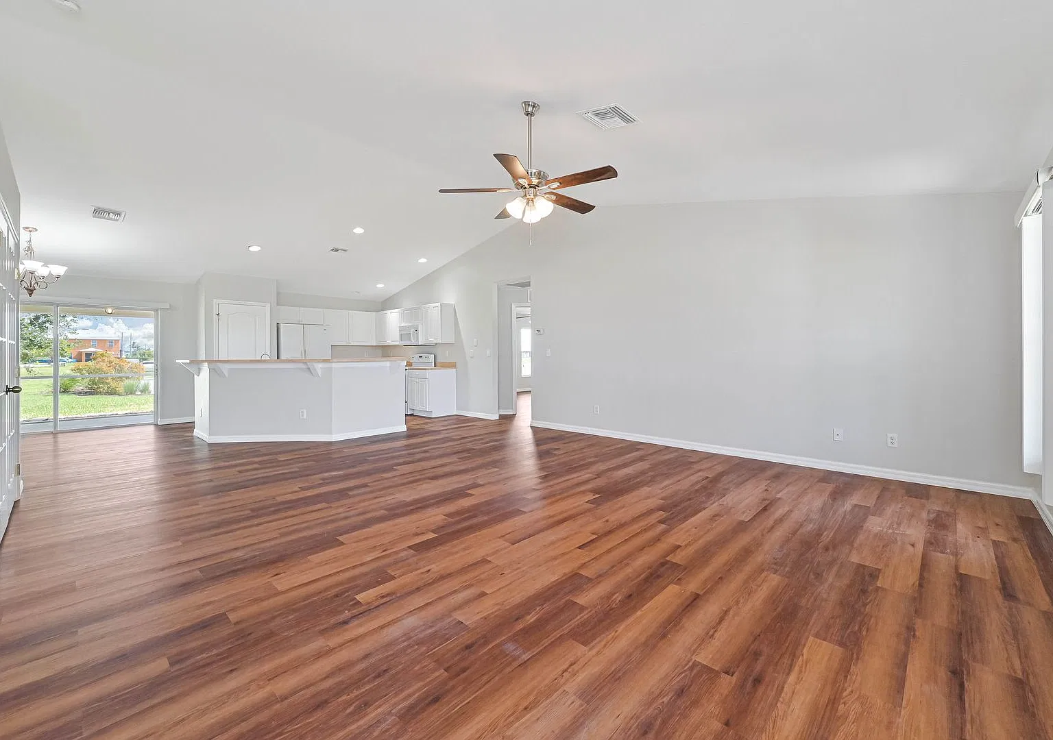 3 Bedroom 2 Bath Home with Den and 2 Car Garage — Photo 3