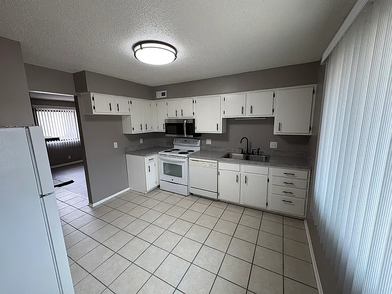 5610 Salt Valley View St #3 — Photo 21