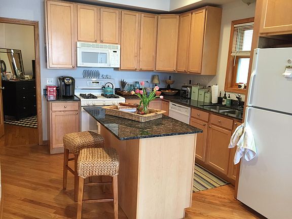 3rd image of 1319 W Belmont Ave #2E