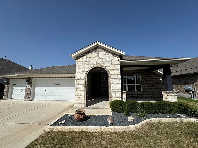 1136 Olympic Ln — Photo 2