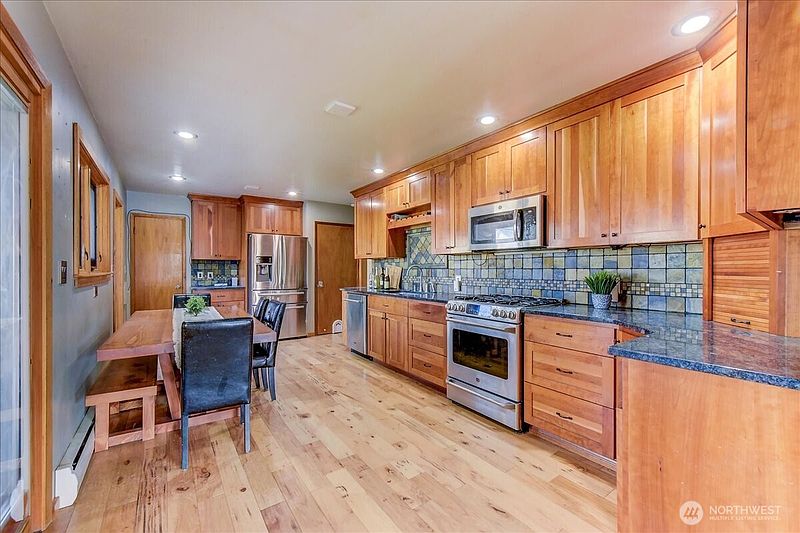 5th image of 405 W 7th Avenue