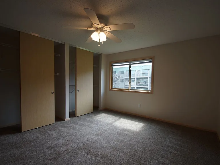Larpenteur Estates Apartments — Photo 112