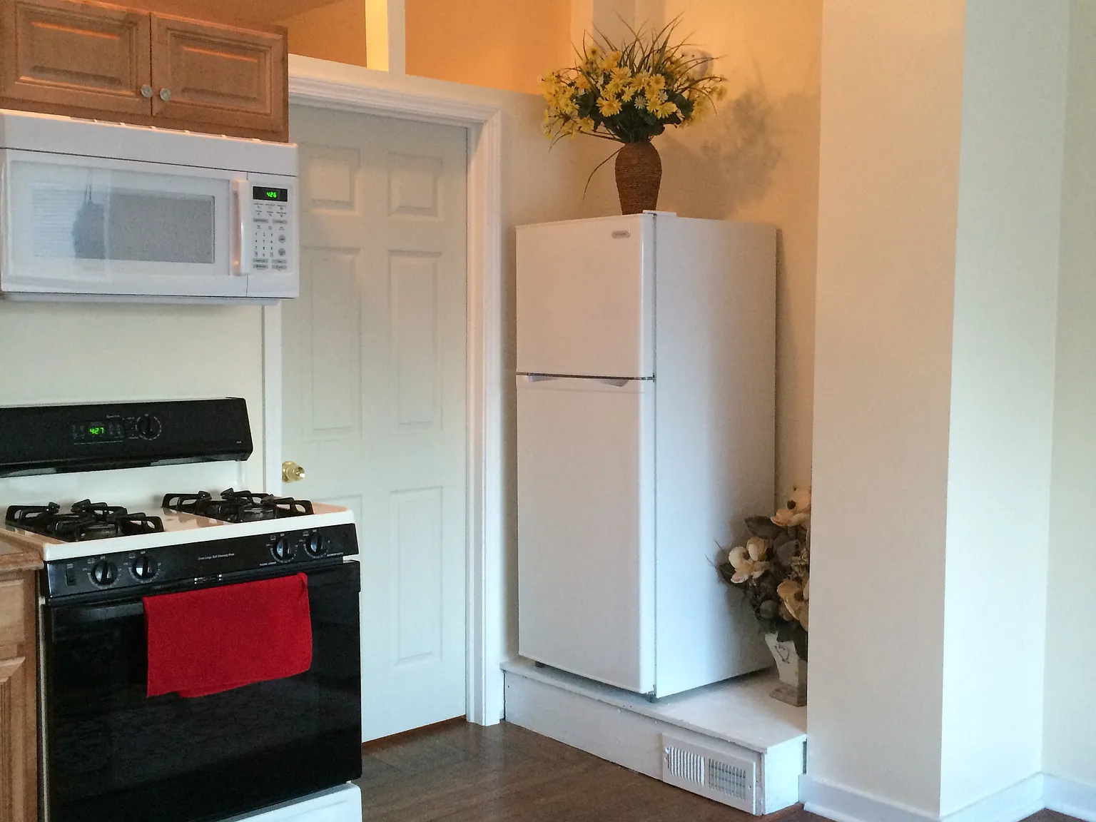 Studio, 600 sqft, $850 — Photo 3