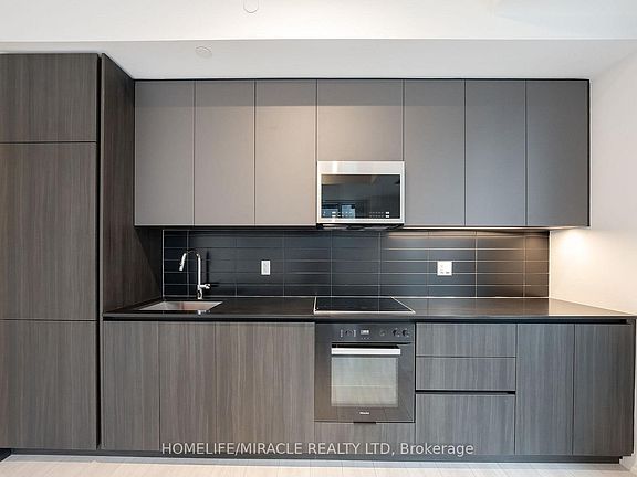 4th image of 400 King St W #2822