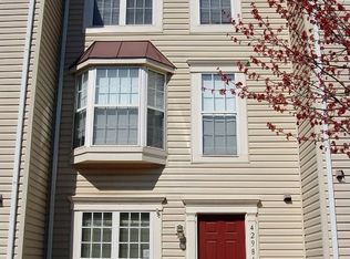 42984 Beachall St, Chantilly, VA 20152