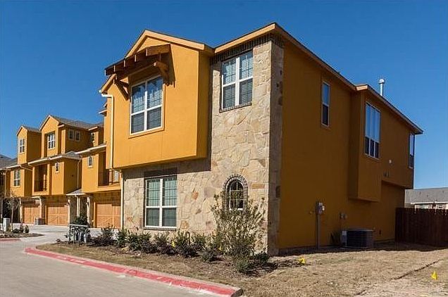1st image of 2650 Venice Dr Unit 1