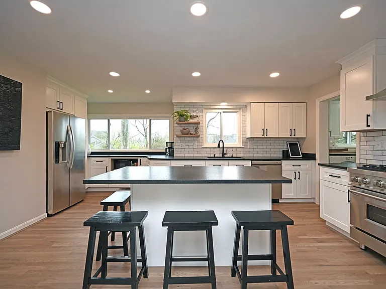 8365 Squirrelridge Dr — Photo 8