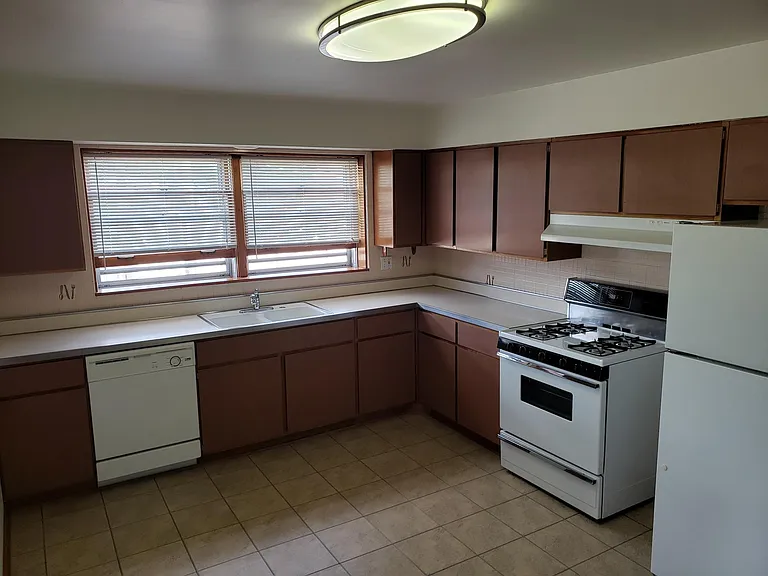 4323 Douglas Rd — Photo 9