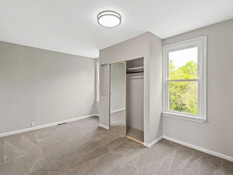 21 Lacona St — Photo 11