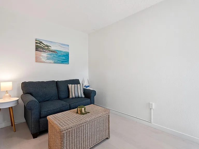 670 Hernando St #E — Photo 9