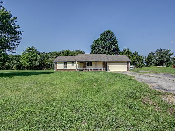 2nd image of 208 Cordova Ct