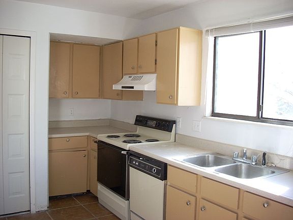 large kitchen with lots of cabinet space