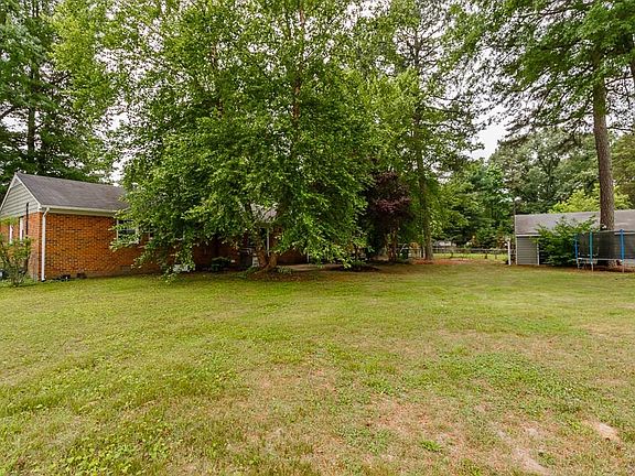 5th image of 9136 Ventnor Cres