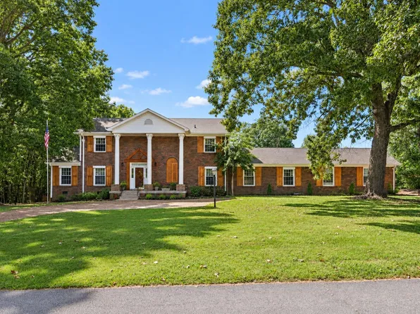 103 Forrest Hills Cir, Dickson, TN 37055
