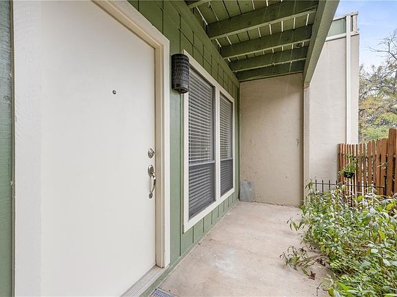 5th image of 1509 W 39th 1/2 St #102