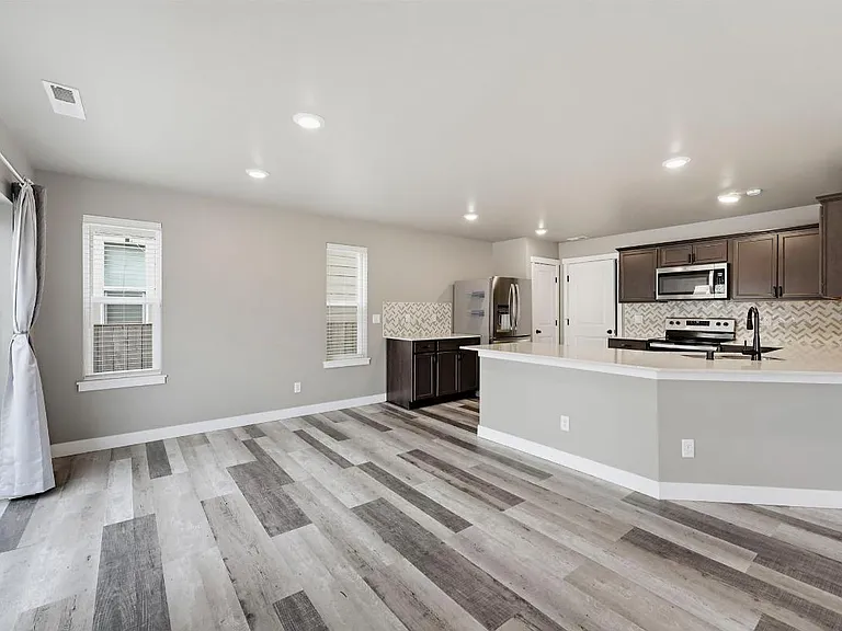831 Burwood St SE — Photo 9