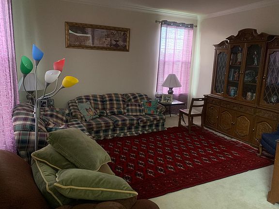 3rd image of 536 Maiden Ct