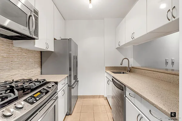 Rented by R New York | media 13