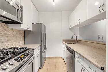 Rented by R New York