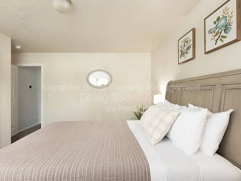 879 N Traquair Pl — Photo 12