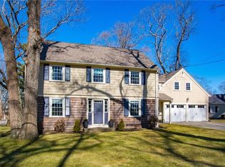 133 Crestwood Rd, Warwick, RI 02886