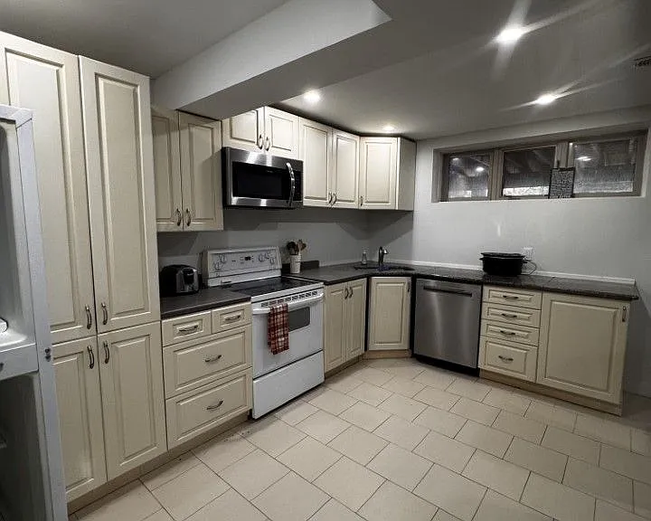 158 Roselena Dr — Photo 5