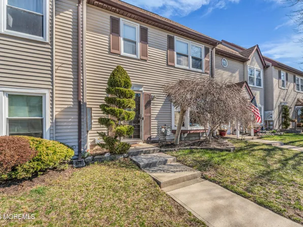 30 Forge Court, Jackson, NJ 08527