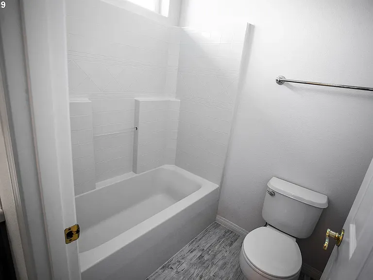 1435 NE Setting Sun Dr — Photo 31