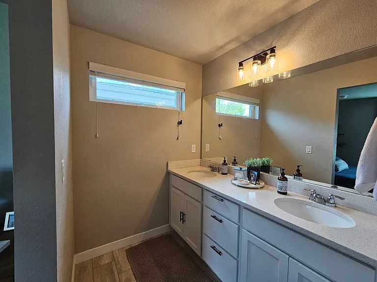 2418 S Troy Ct — Photo 13
