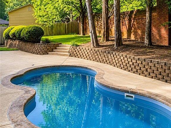 4th image of 105 Smithdun Ln