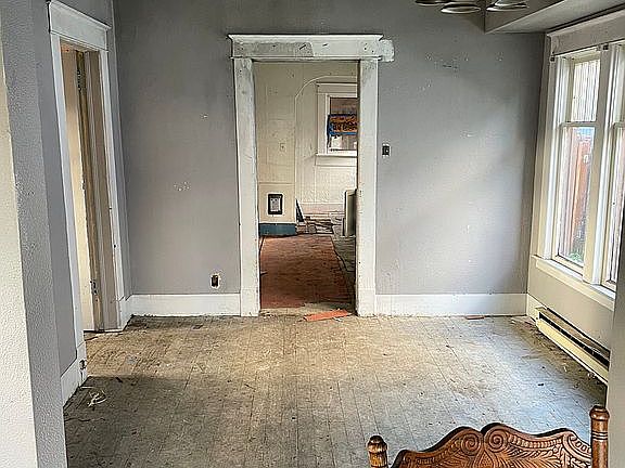 5th image of 419 S Fleet St