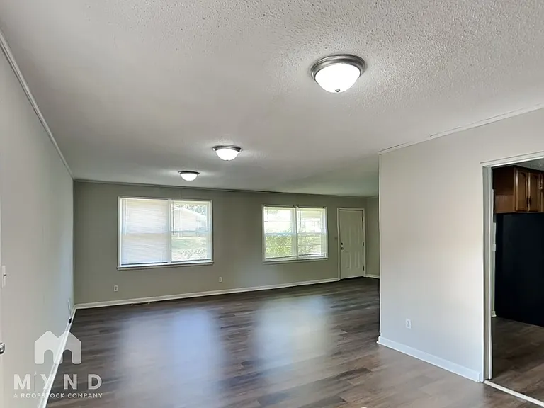 217 Marshall Dr — Photo 2