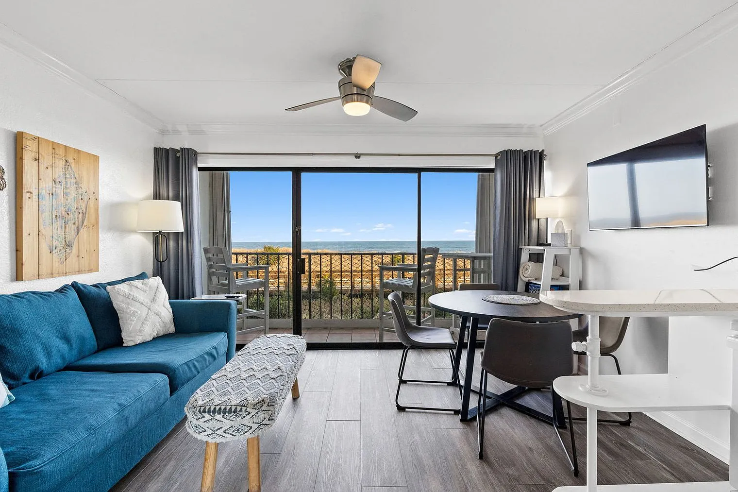 2 bed, 1.0 bath, 775 sqft, $4,332 — Photo 2