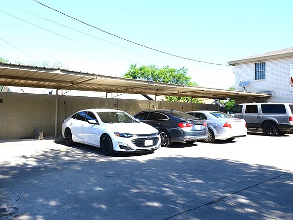 4th image of 1010 Reynolds St