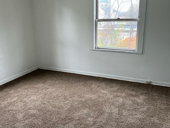 5th image of 21 N Montgomery Ave