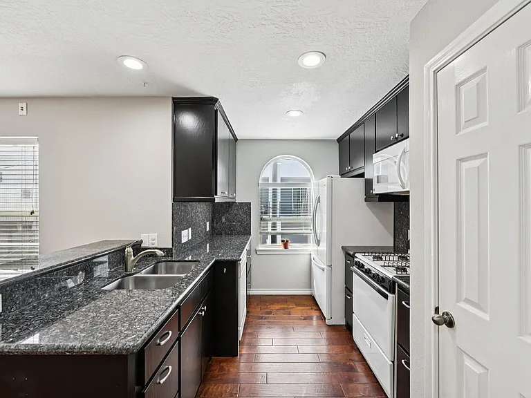 1405 Bailey St — Photo 14