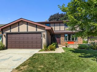 924 Kalamazoo Ct, Carol Stream, IL 60188