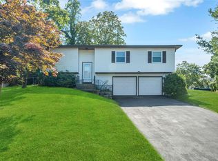 2 Sandpiper Ln, Centereach, NY 11720