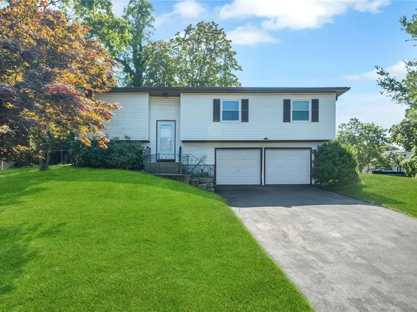 2 Sandpiper Lane, Centereach, NY 11720