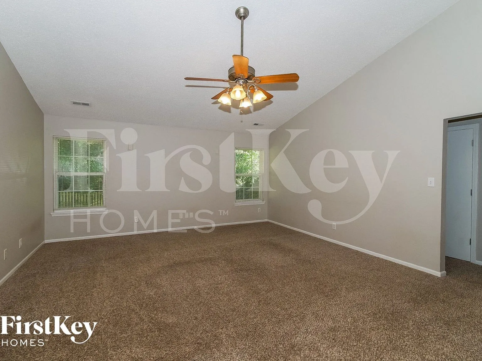 3 bed, 2.0 bath, 1728 sqft, $2,055 — Photo 3