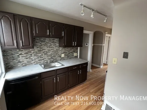 18220 Winslow Rd, Beachwood, OH