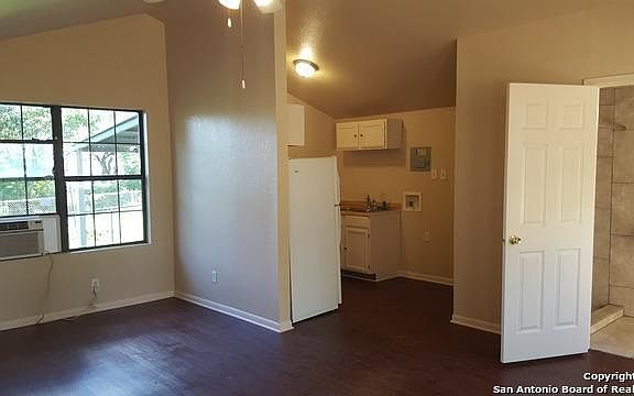 2nd image of 102 Kashmuir Pl #2