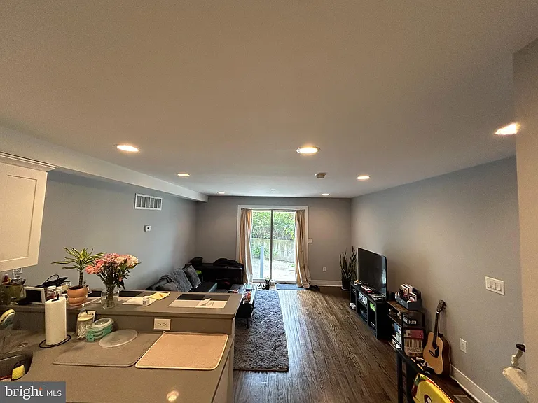 1824 Poplar St #1 — Photo 2